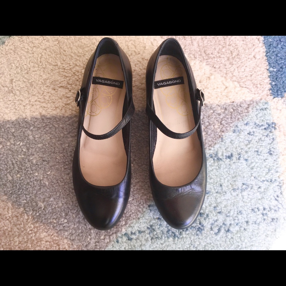 Leather pumps